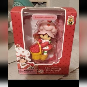 Strawberry Shortcake mini figure